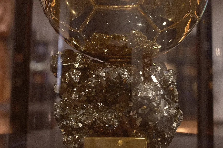 爱游戏体育前线 首秀时机对年轻球员生涯的影响·战术拆解·青训前沿站